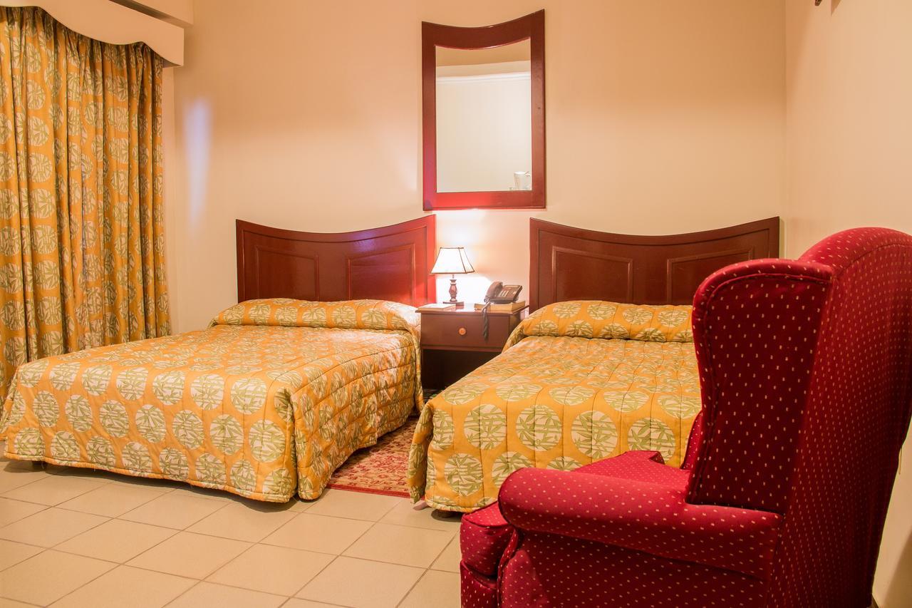 Regency Suites Hotel Georgetown Exterior foto